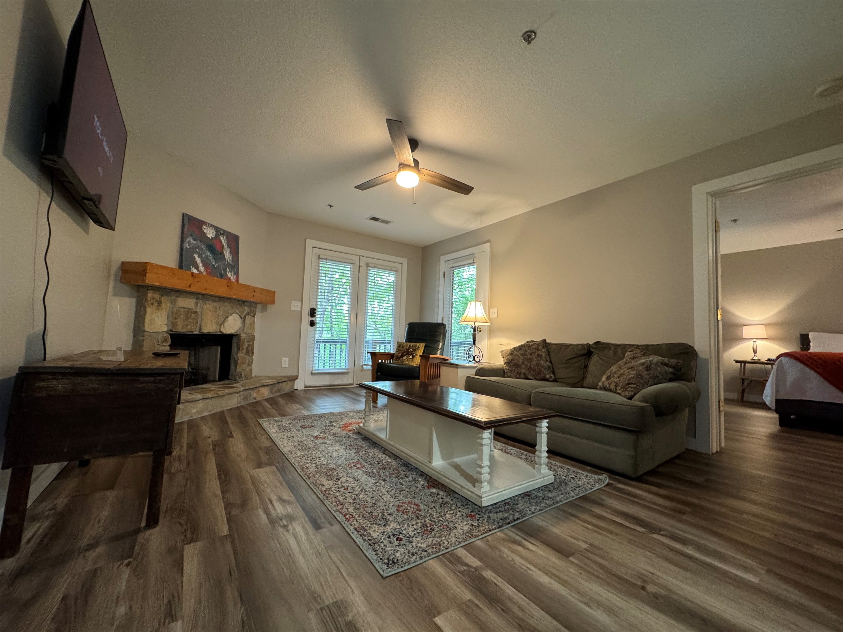 🛋️ Relax in the living room with a gas log fireplace, Roku TV, and open flow into the bedroom.