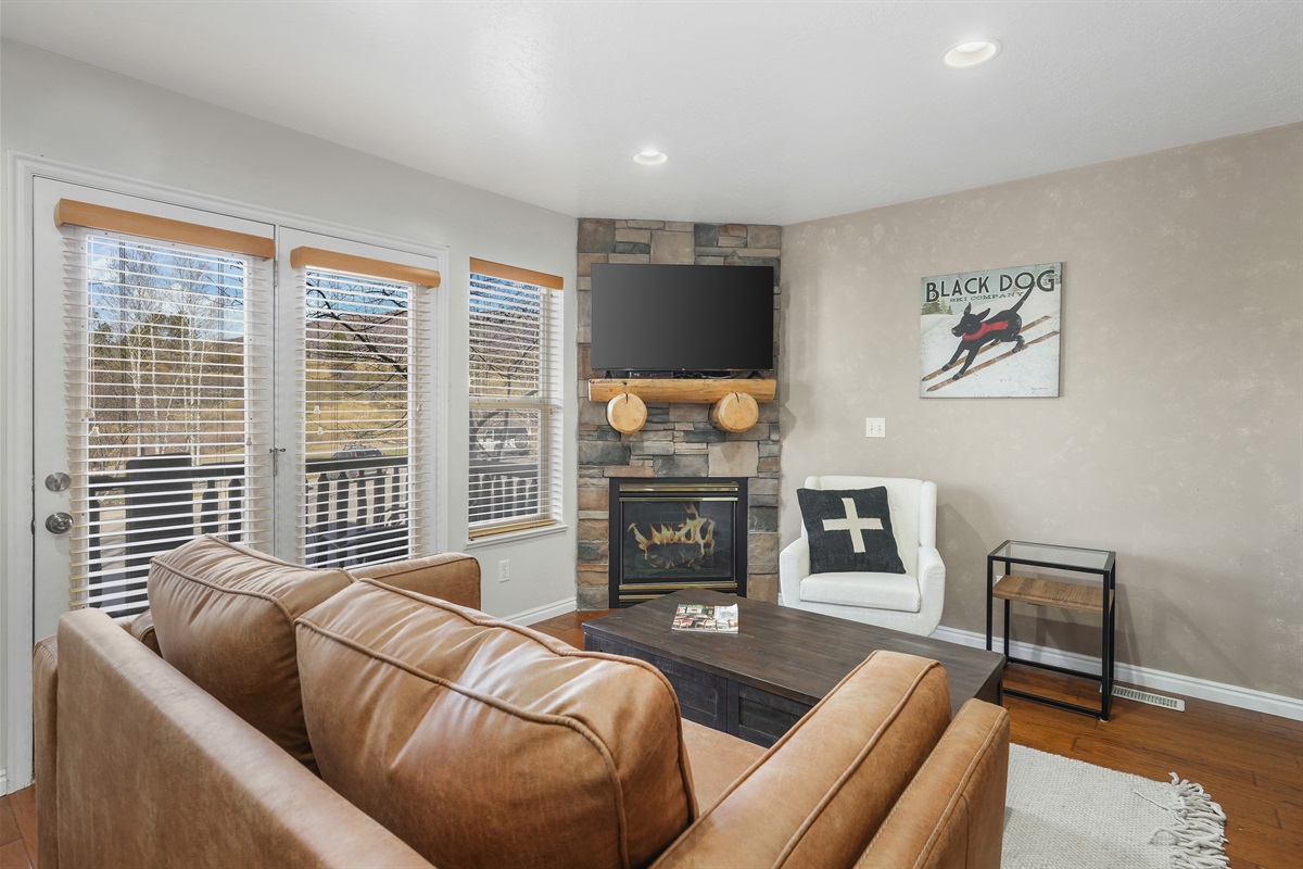 Cozy up in the bright living room with a fireplace and mountain light pouring in—perfect for relaxing after a day out.