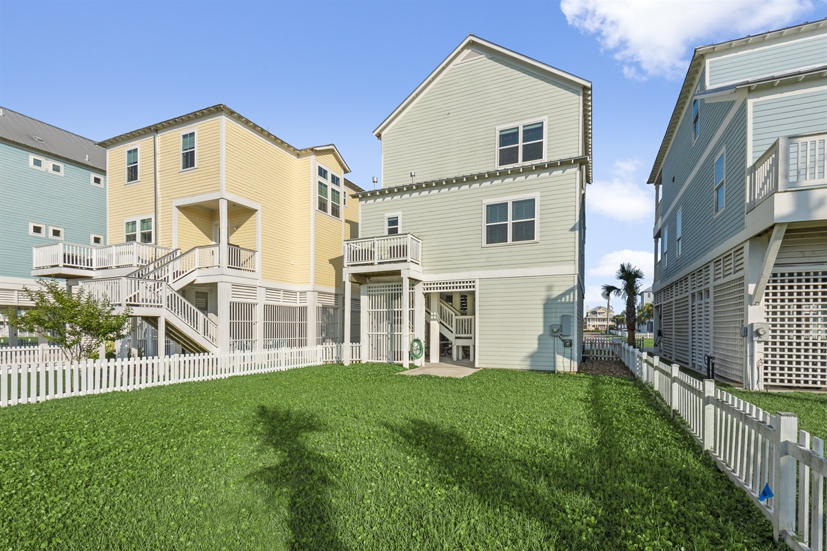 39cf7f300f694417a9a4a528a16920cd Large | Beachhouse | Texas | TX | Vacation Homes | Galveston | Crystal Beach | Kokomo | Breezy Days | Beachfront Elegance | Sunrise Serenity | Southern Sands Property Management, LLC