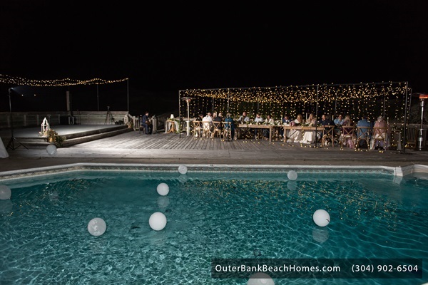 The ambiance of an evening dinner event.
