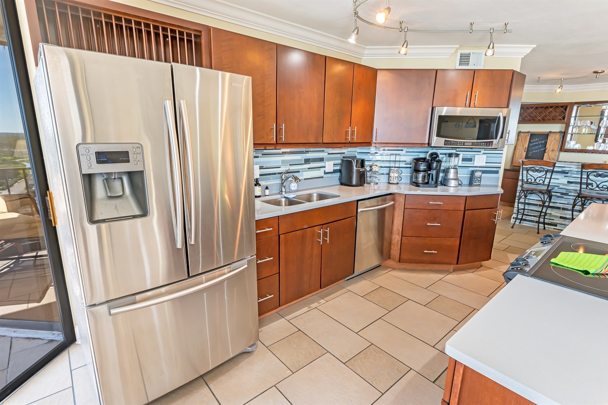 Full-Sized Kitchen