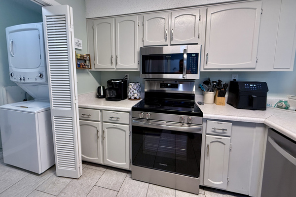 Full kitchen is fully stocked with everything you need. Blender, air fryer, coffee bar, we have it!