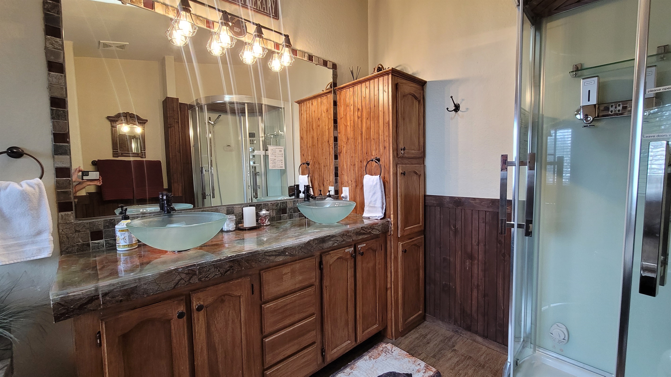 MBA with Steam shower with LED chromatherapy and stereo in the Master Suite, double sinks