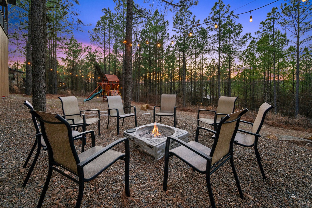 End your day around the fire pit with s’mores, stories, and that classic cabin-night feeling you’ll want to repeat every evening.