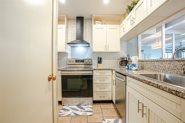 Kitchen with all full sized appliances