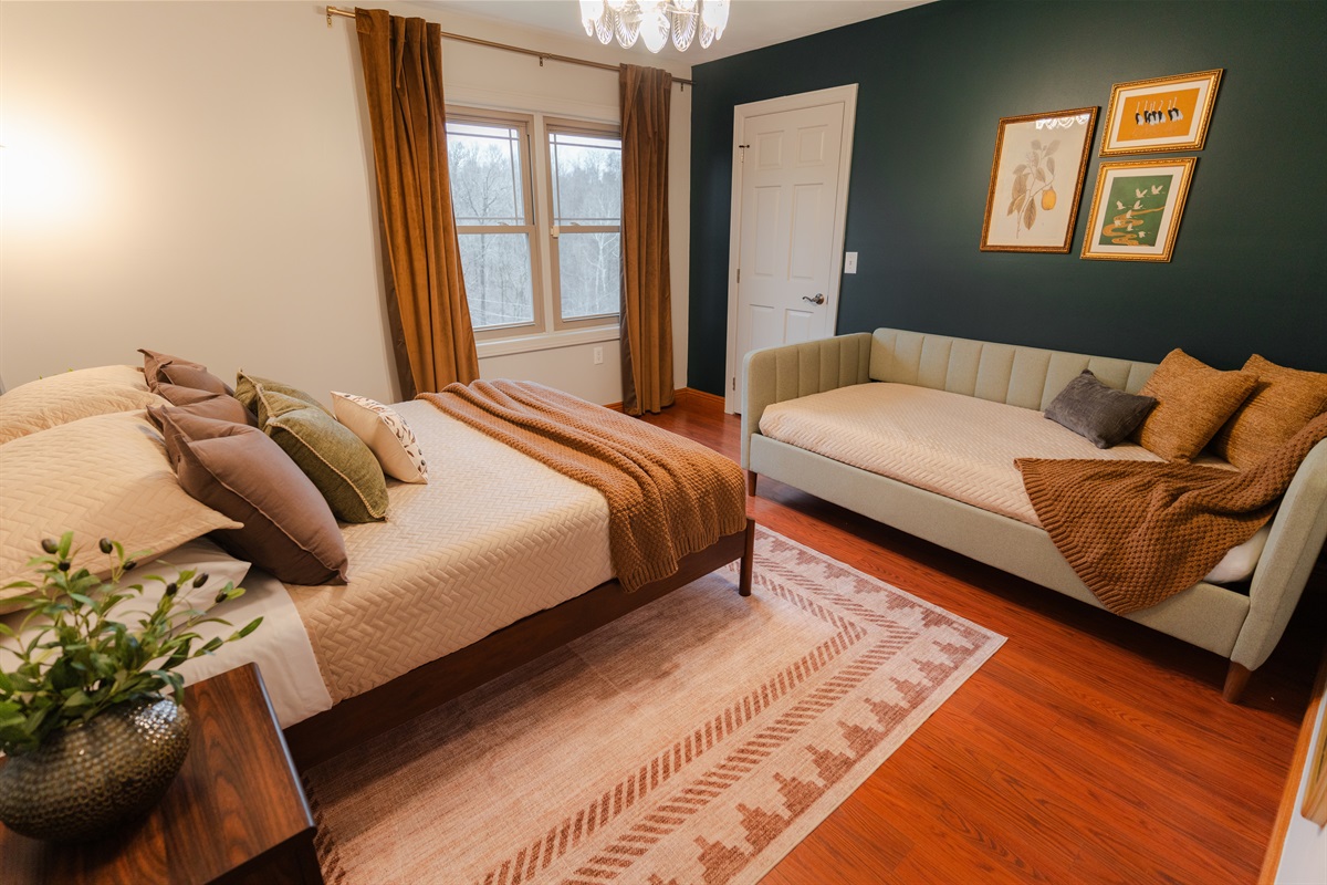 With both a bed and a daybed, this room gives your group more space to relax and settle in.