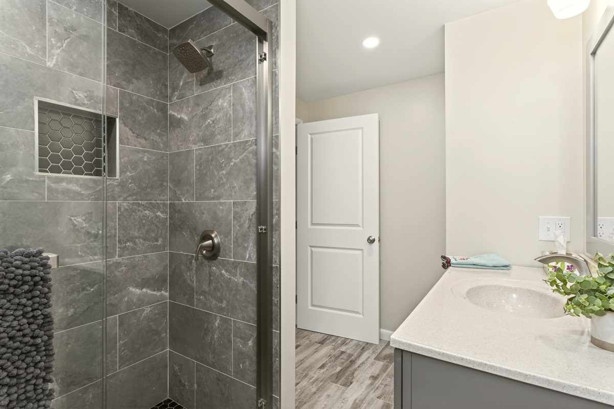 Main floor full ensuite bathroom