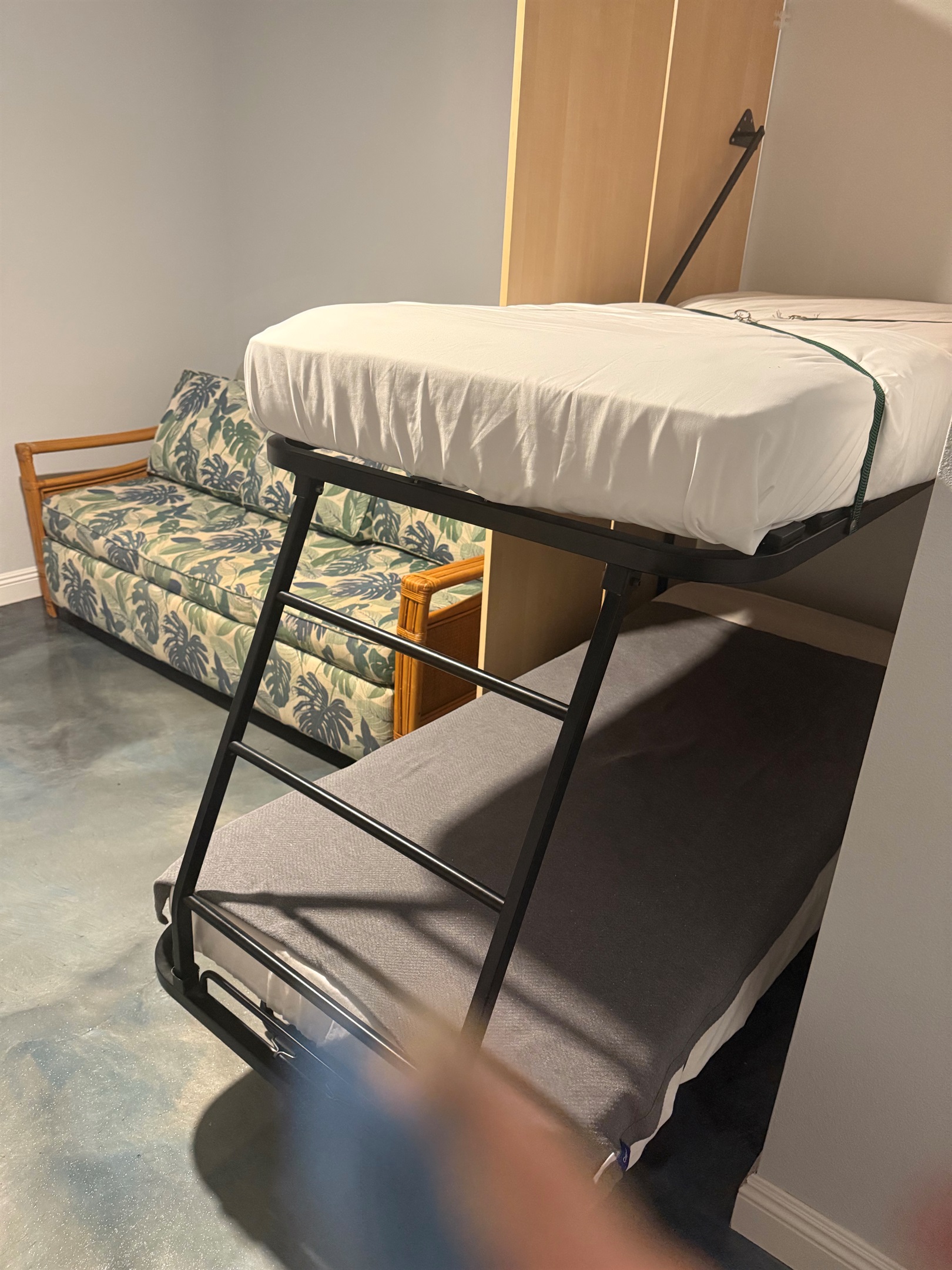 Murphy style bunk bed