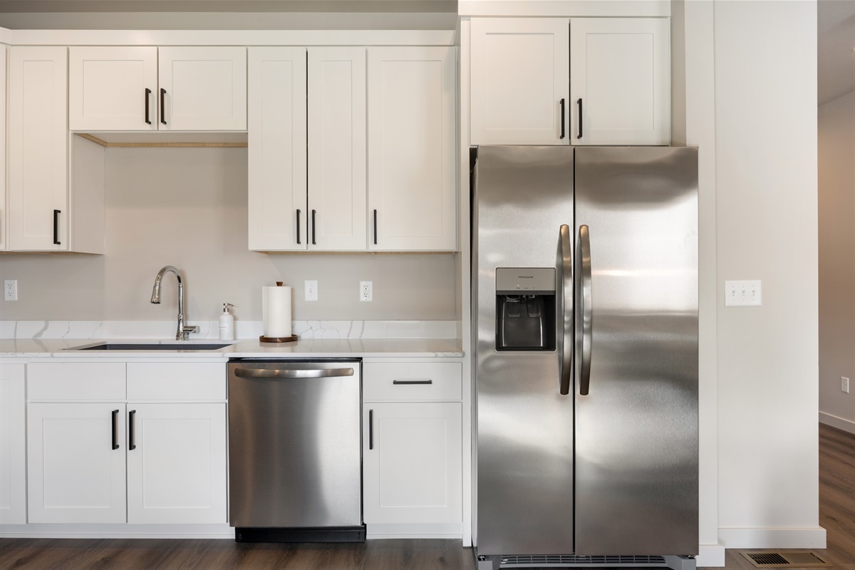 Dishwasher and refrigerator with water/ice dispenser
