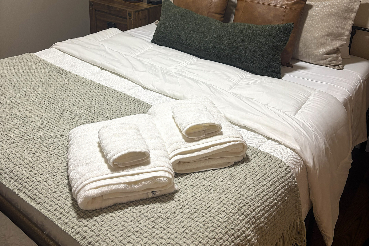 We offer fresh towels and cozy bedding. 