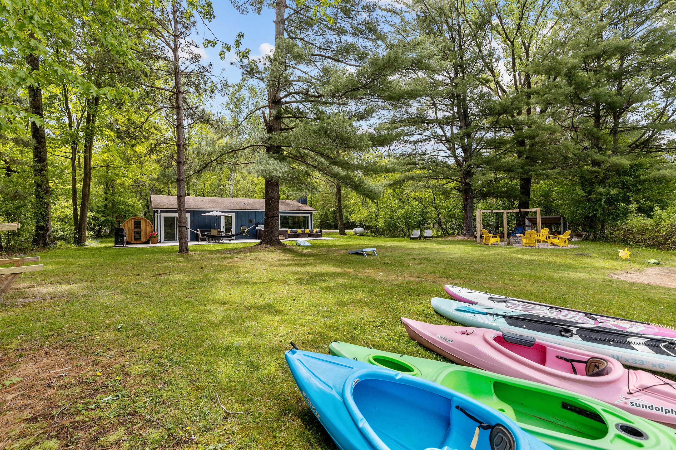 Everything you need for the ultimate lake vacation is waiting right at the shoreline.