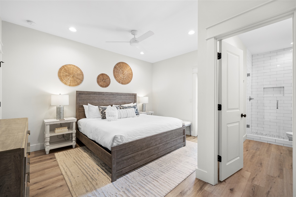 2nd Floor Bedroom 4 – 1 King bed