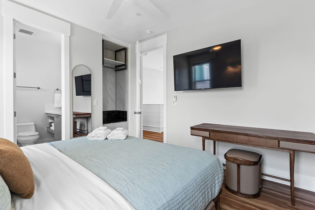 We hope you spend your days with your toes in the sand—but if work calls, Zen has you covered. Enjoy the privacy of your king suite with a dedicated workspace, spacious desk, and convenient outlets for a productive (and peaceful) work session.