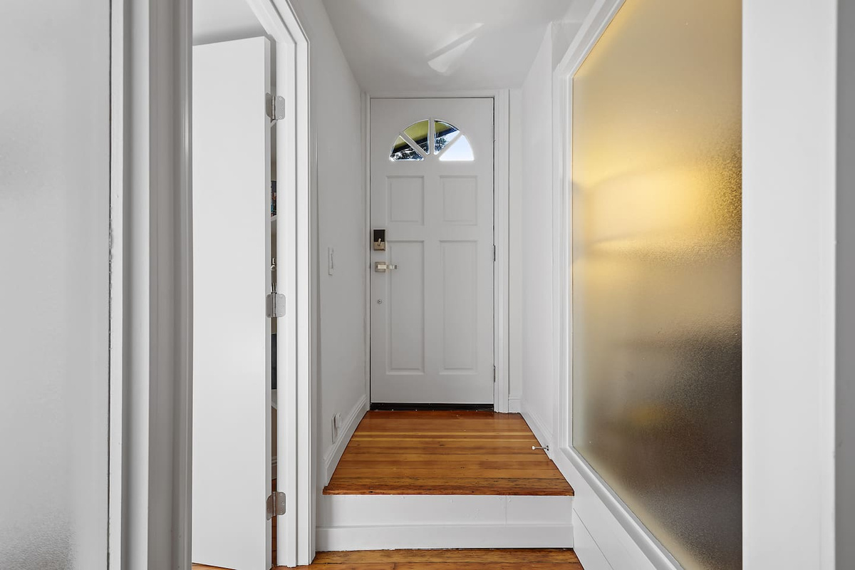Entry way (watch your step, as there is a step down)
