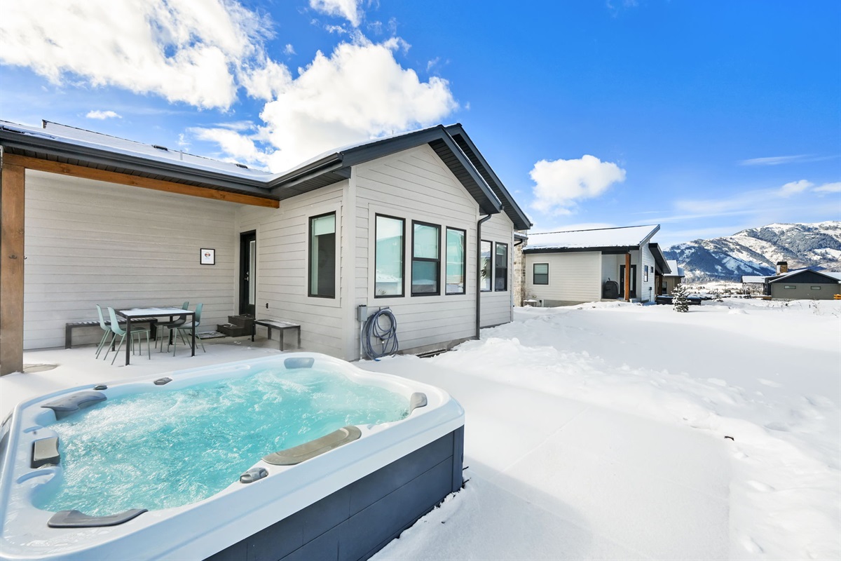 After skiing, relax and unwind in the hot tub and chat with friends.
