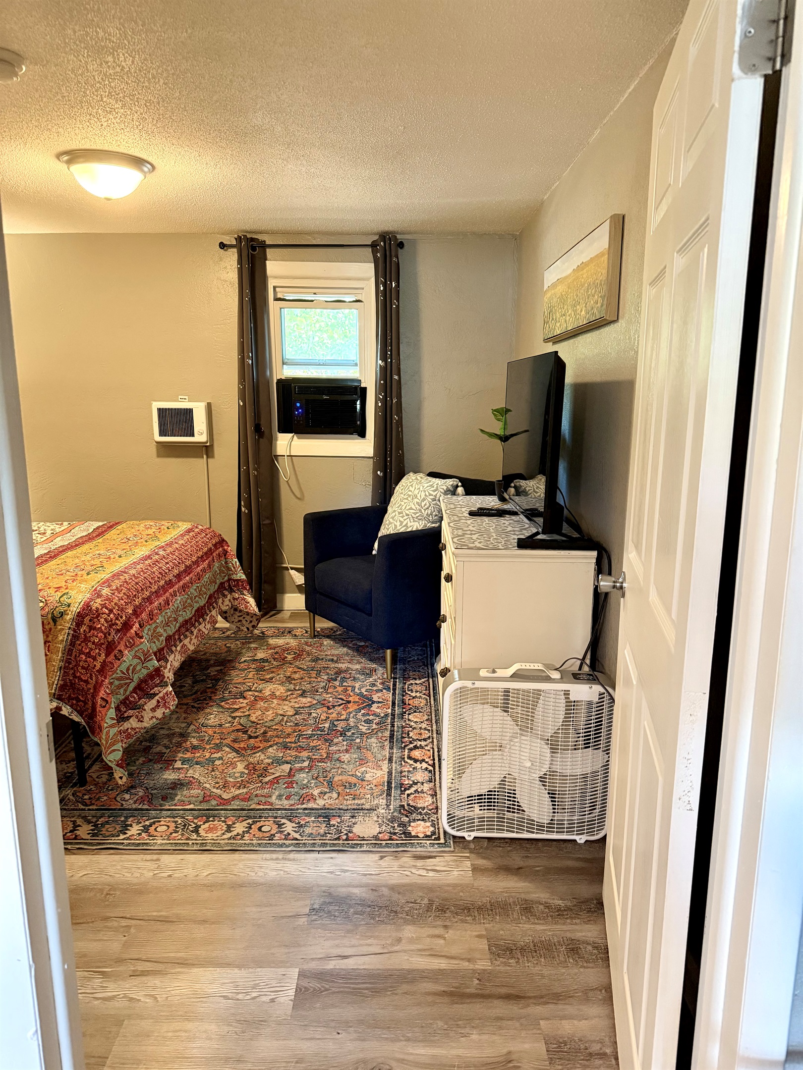 Door between two bedrooms