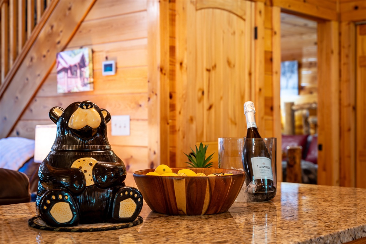 It is all about the bears in this cabin! We wish you a beary and pawlishious good time.