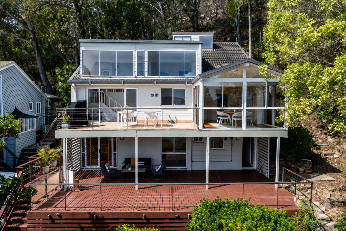 Carinya Coastal Escapes brings together a private water-view balcony, outdoor dining and a relaxed multi-level layout for your Daleys Point stay.