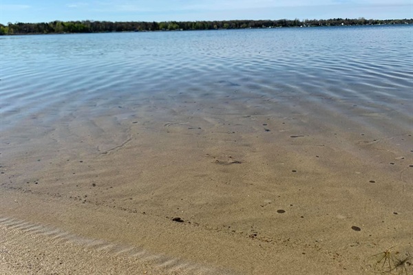 Clear water and sandy bottom