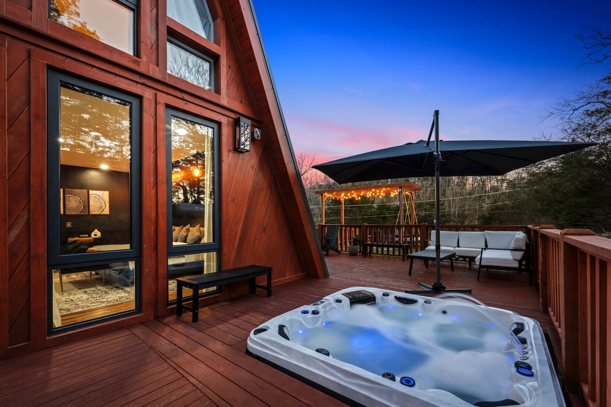 Stargaze from the warmth of this modern glass cabin retreat.