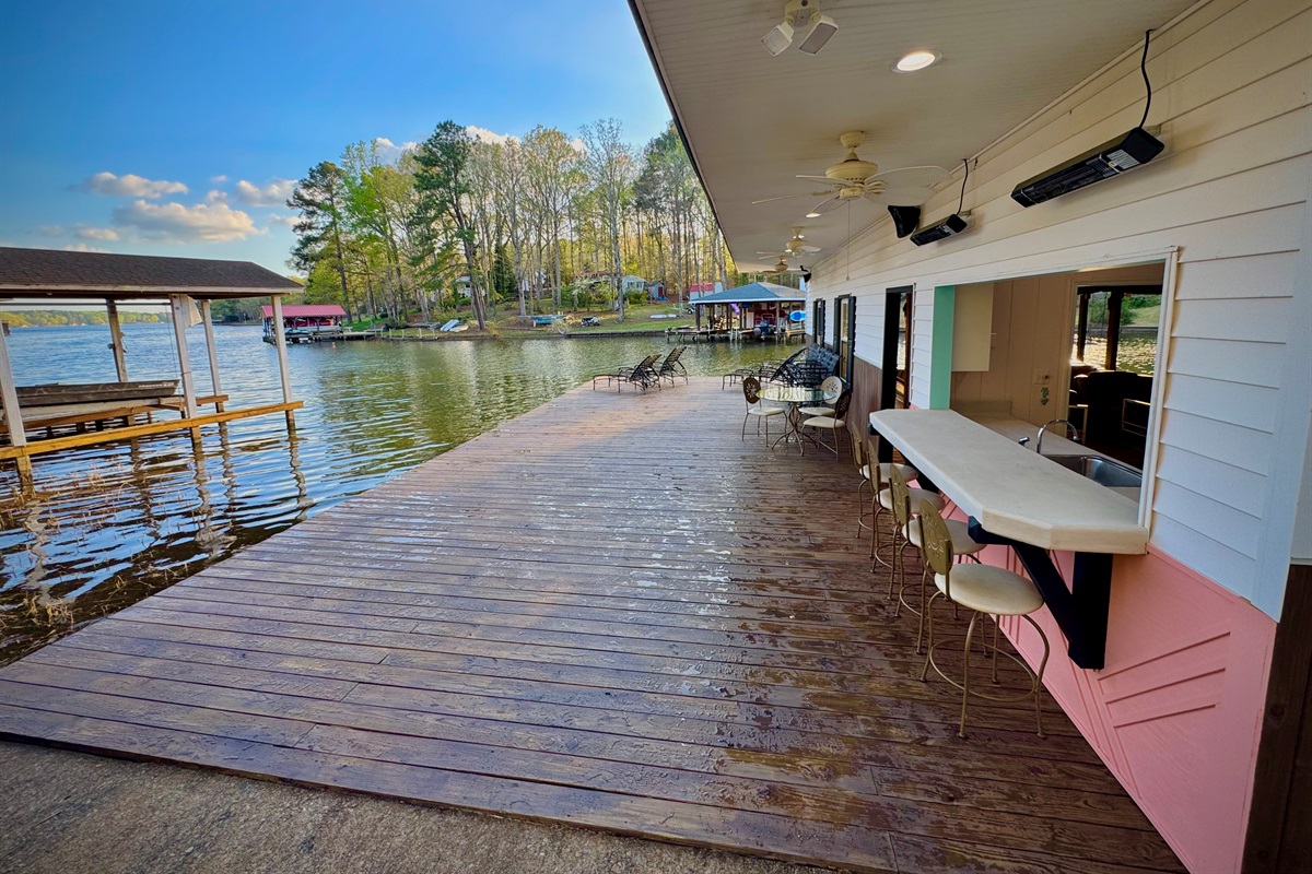 20’ x 42’ sun deck with bar! 