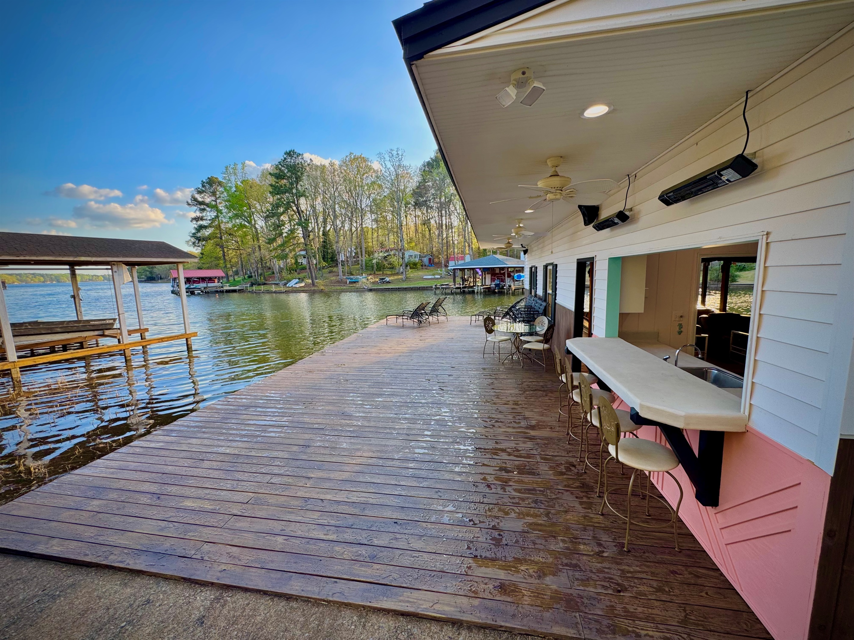 20’ x 42’ sun deck with bar! 