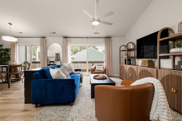 Walk to ND Luxury 2BR/2BA Condo Balcony + Parking, photo 4
