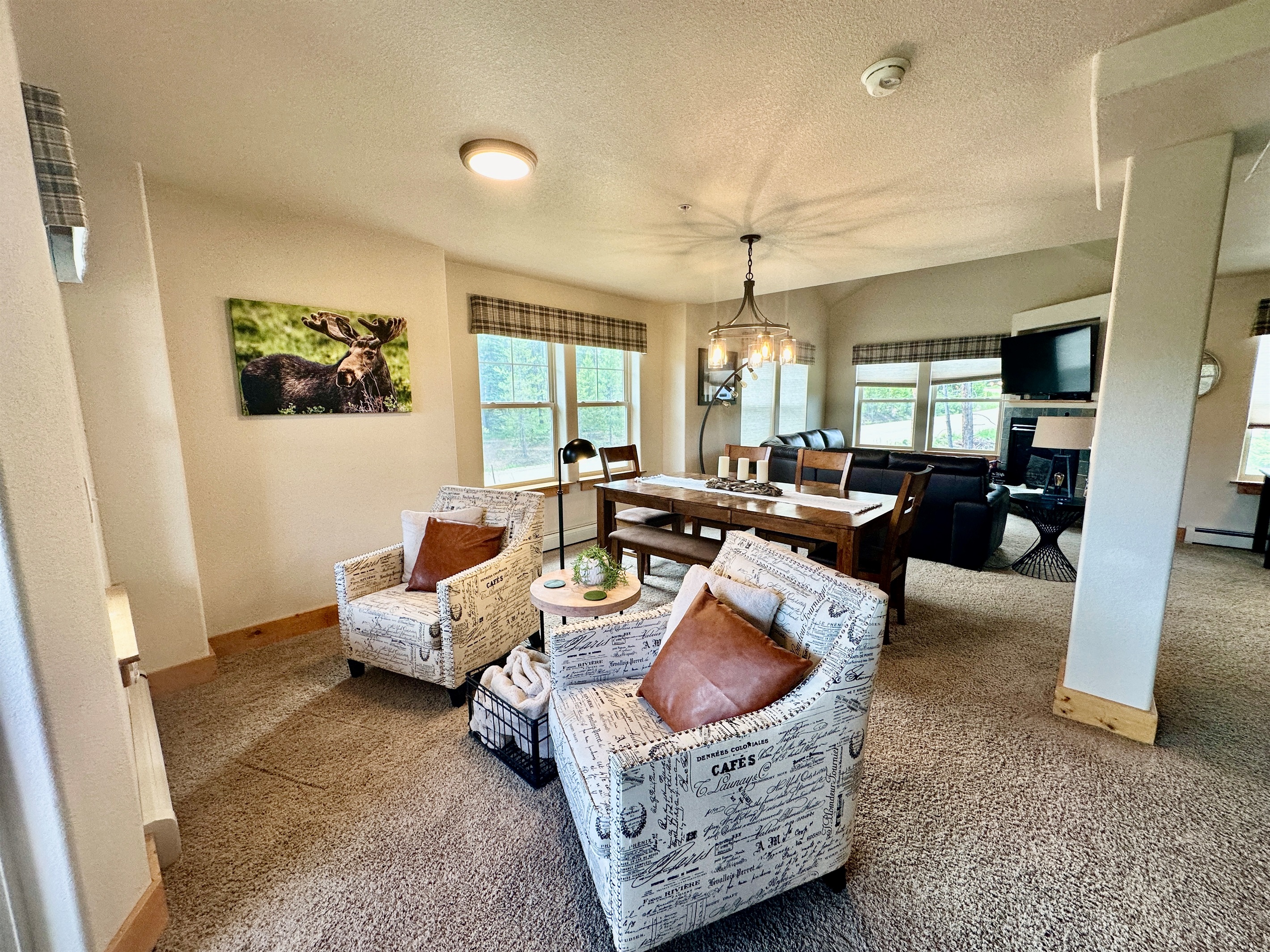 Seating area to enjoy the mountain views.