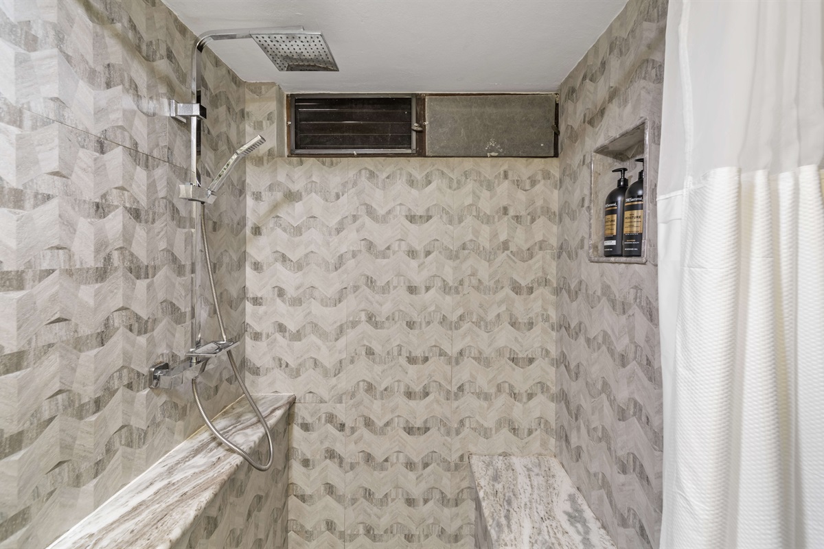 Large step in shower with shampoo & conditioner included