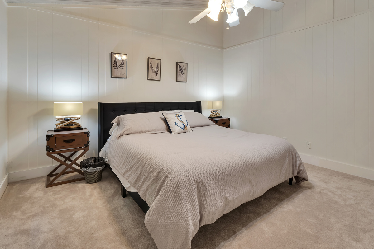 Upstairs, king bed, patio over front yard