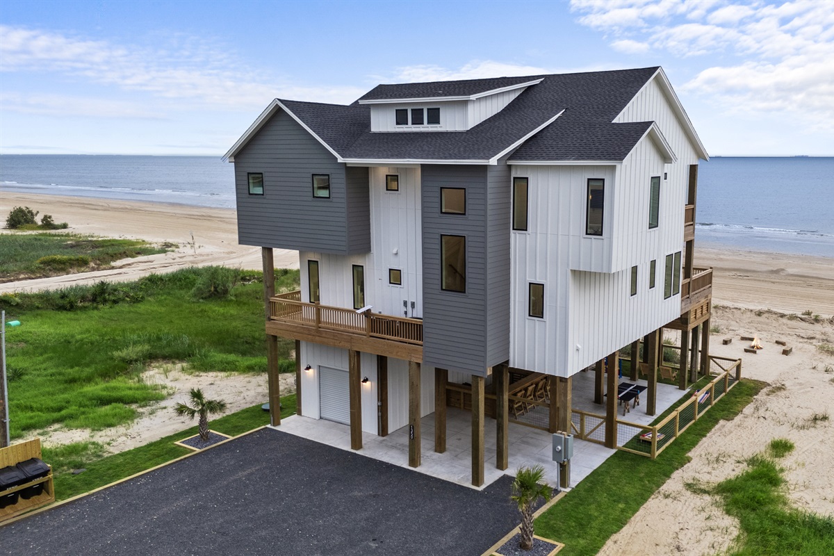 3a3e0037be4046e09a0b5c134be70d10 Large | Beachhouse | Texas | TX | Vacation Homes | Galveston | Crystal Beach | Kokomo | Breezy Days | Beachfront Elegance | Sunrise Serenity | Southern Sands Property Management, LLC
