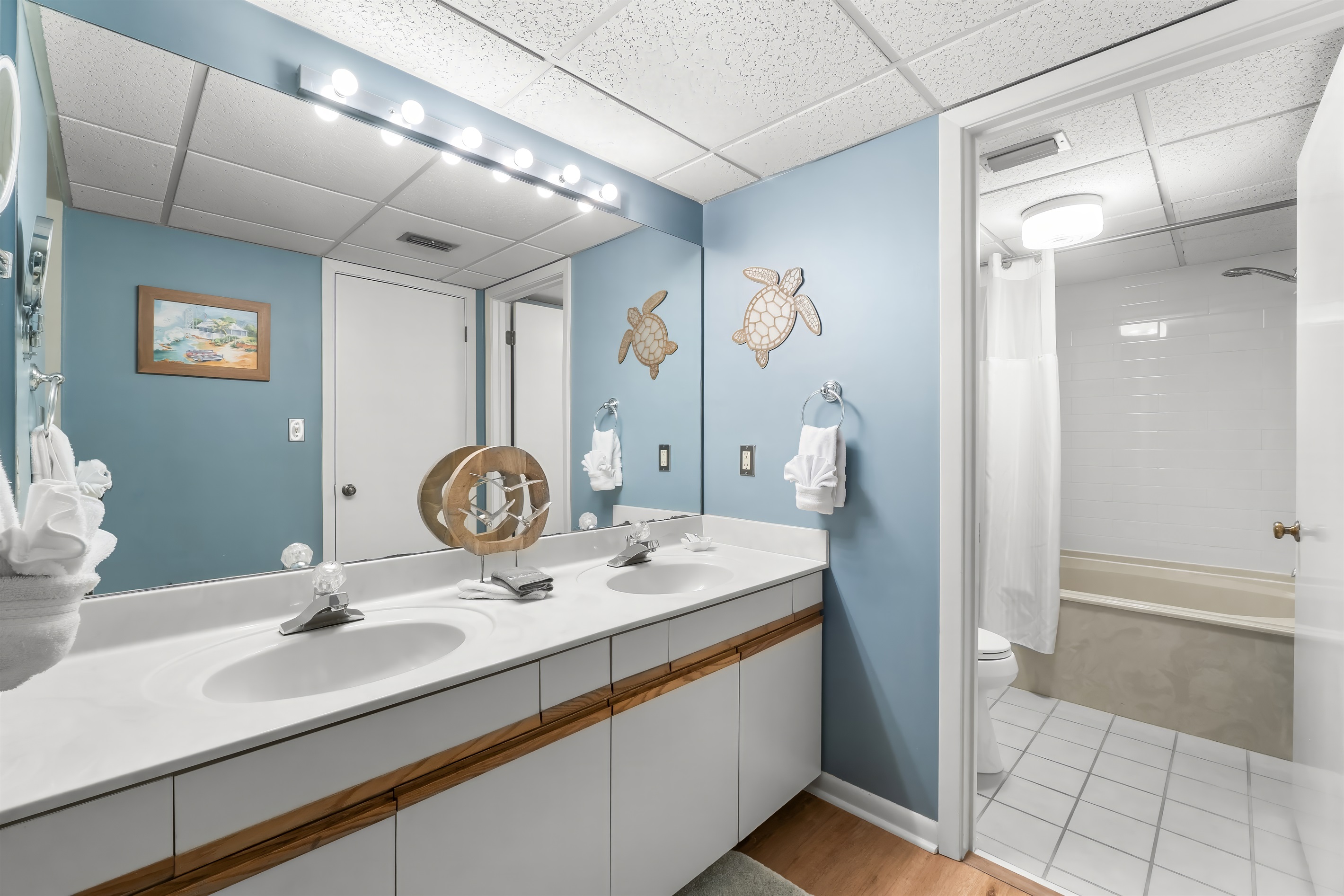 En Suite & Walk-in Closet