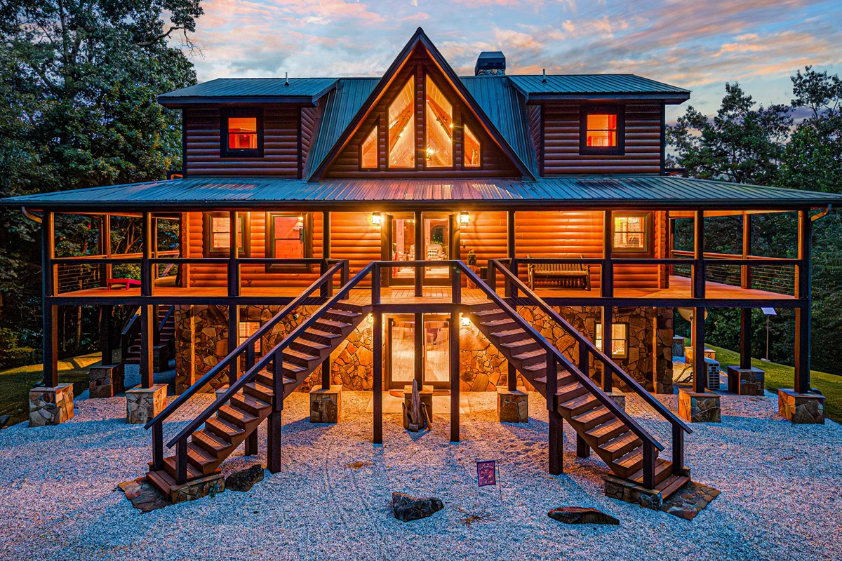 Stunning Log Cabin Retreat: Immerse yourself in nature with breathtaking views and warm architectural flair!