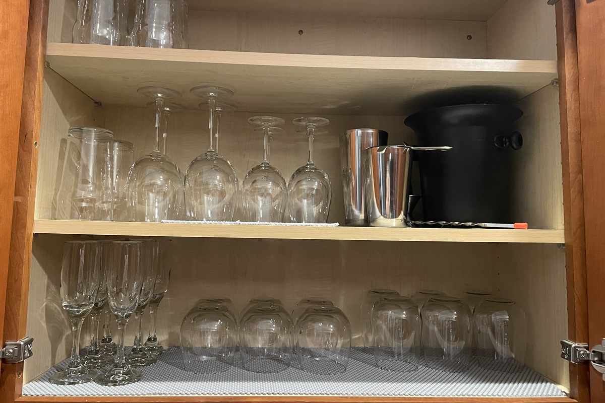 Fully stocked kitchen many glasses to choose from - beer, wine red-or-white , stemmed or stemless. Ice bucket for the champagne glasses 