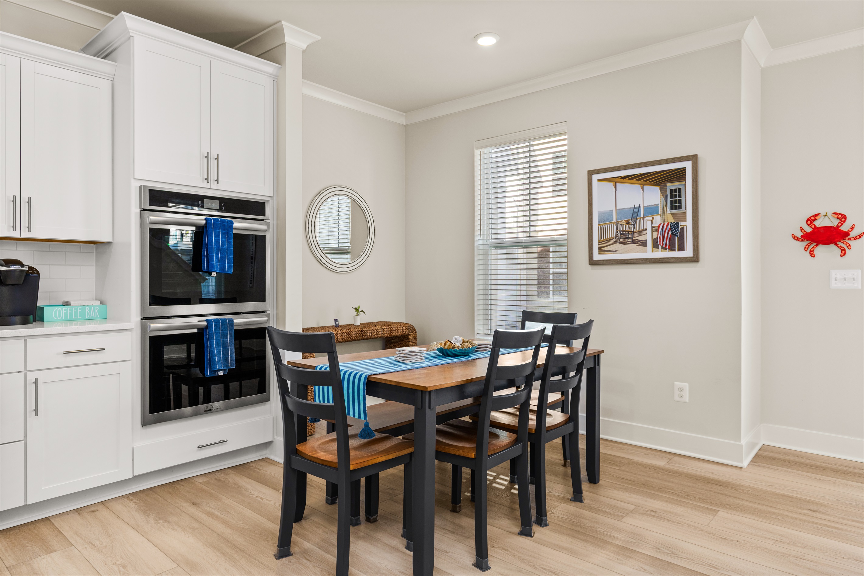 6 seater dining room table for family meals or crabs.