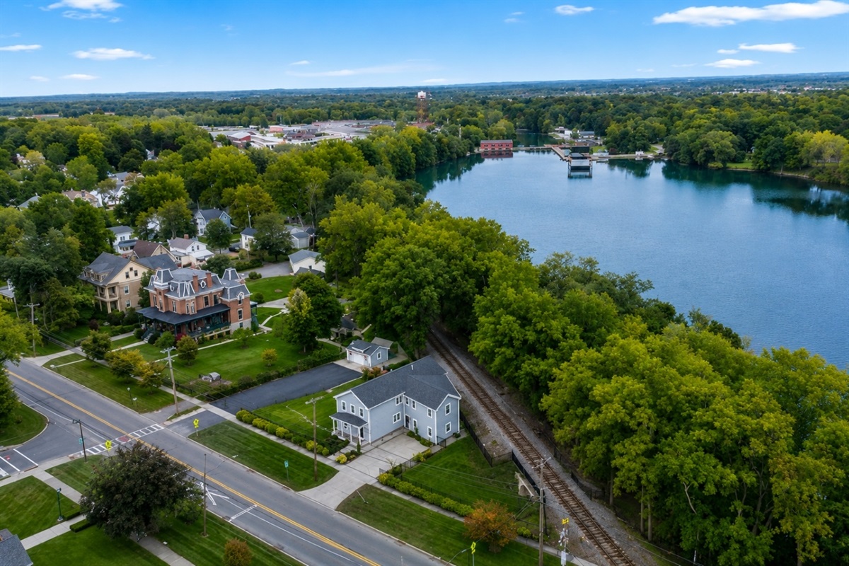 Arial view of the house with lake access for paddling