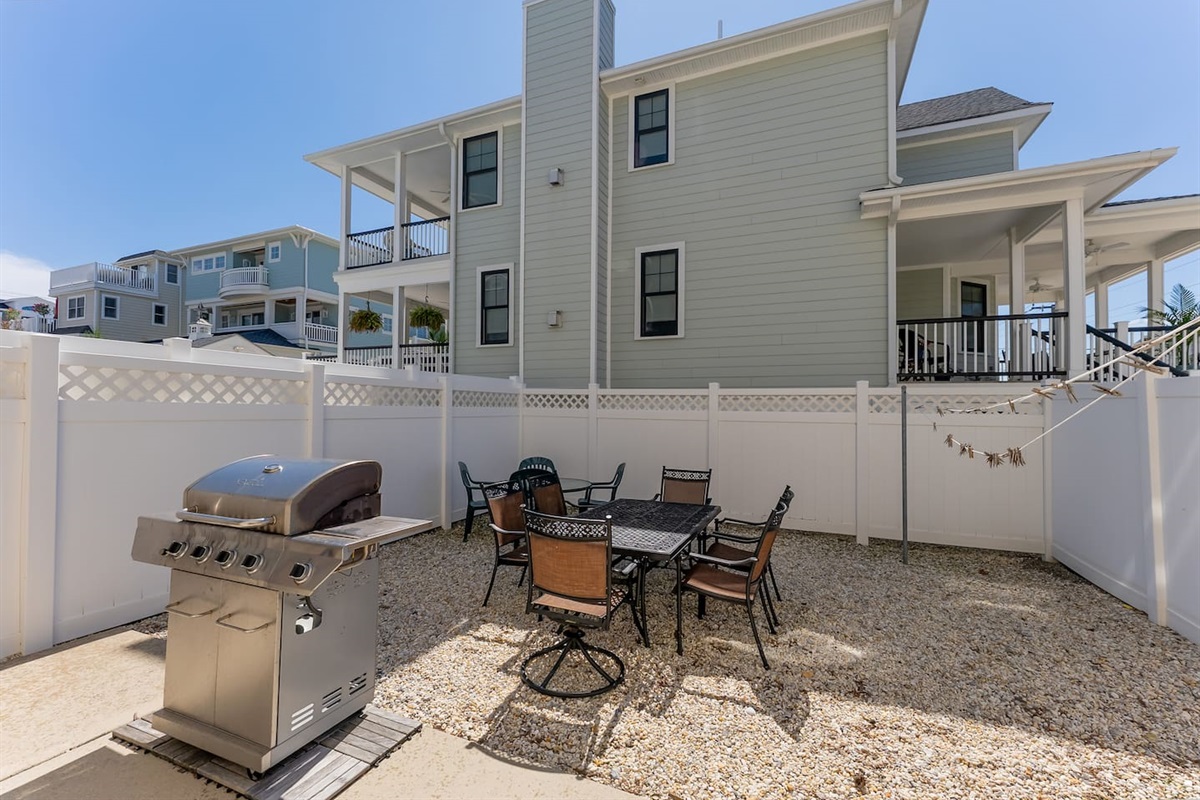 Spacious private fenced in back yard with ample seating, BBQ grill, outdoor shower and clothes line.