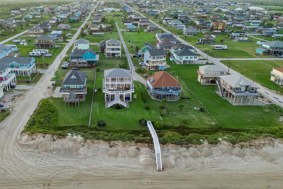 3a823d9f7f9b4c7bac861efbd410fd76 Large | Beachhouse | Texas | TX | Vacation Homes | Galveston | Crystal Beach | Kokomo | Breezy Days | Beachfront Elegance | Sunrise Serenity | Southern Sands Property Management, LLC
