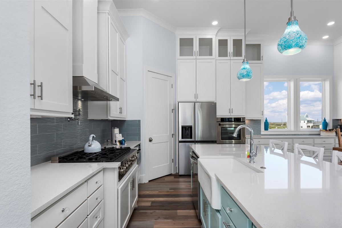 3a82802c0fd14abc8b31ddc4da859c88 Large | Beachhouse | Texas | TX | Vacation Homes | Galveston | Crystal Beach | Kokomo | Breezy Days | Beachfront Elegance | Sunrise Serenity | Southern Sands Property Management, LLC