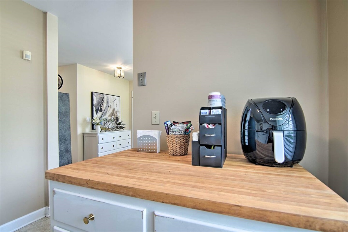 3Bd Unit: The coffee station, air fryer, and kitchen island make preparation fast and easy.  The coffee station includes coffee, tea, sweeteners and creamer.