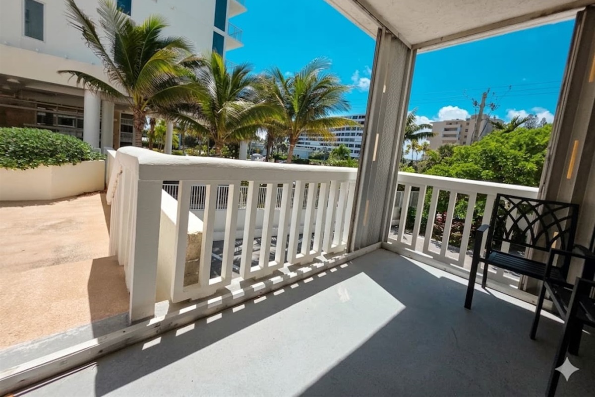 The Walk-Out Layout: Located on the second level, this unit offers the convenience of walking directly out to the amenities. You can skip the elevator to reach the pool or the gym.

Quick Proximity:

The Pool: Under 60 seconds from your door.

The Beach: A