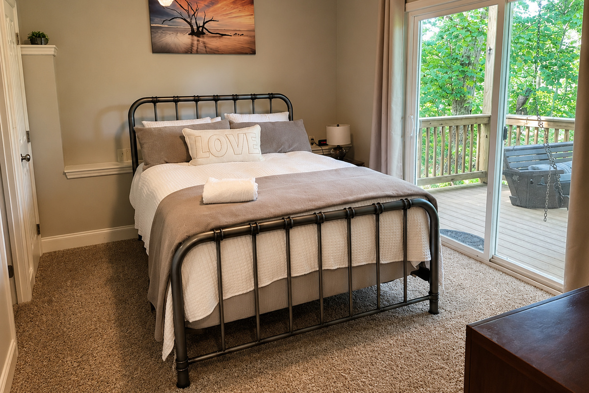 Lakefront Queen bedroom