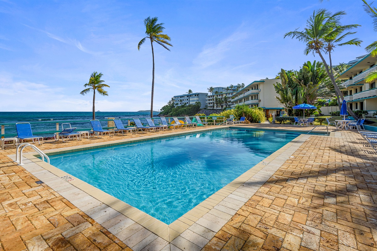 Beachside Pool only a few minute walk from your doorstep
