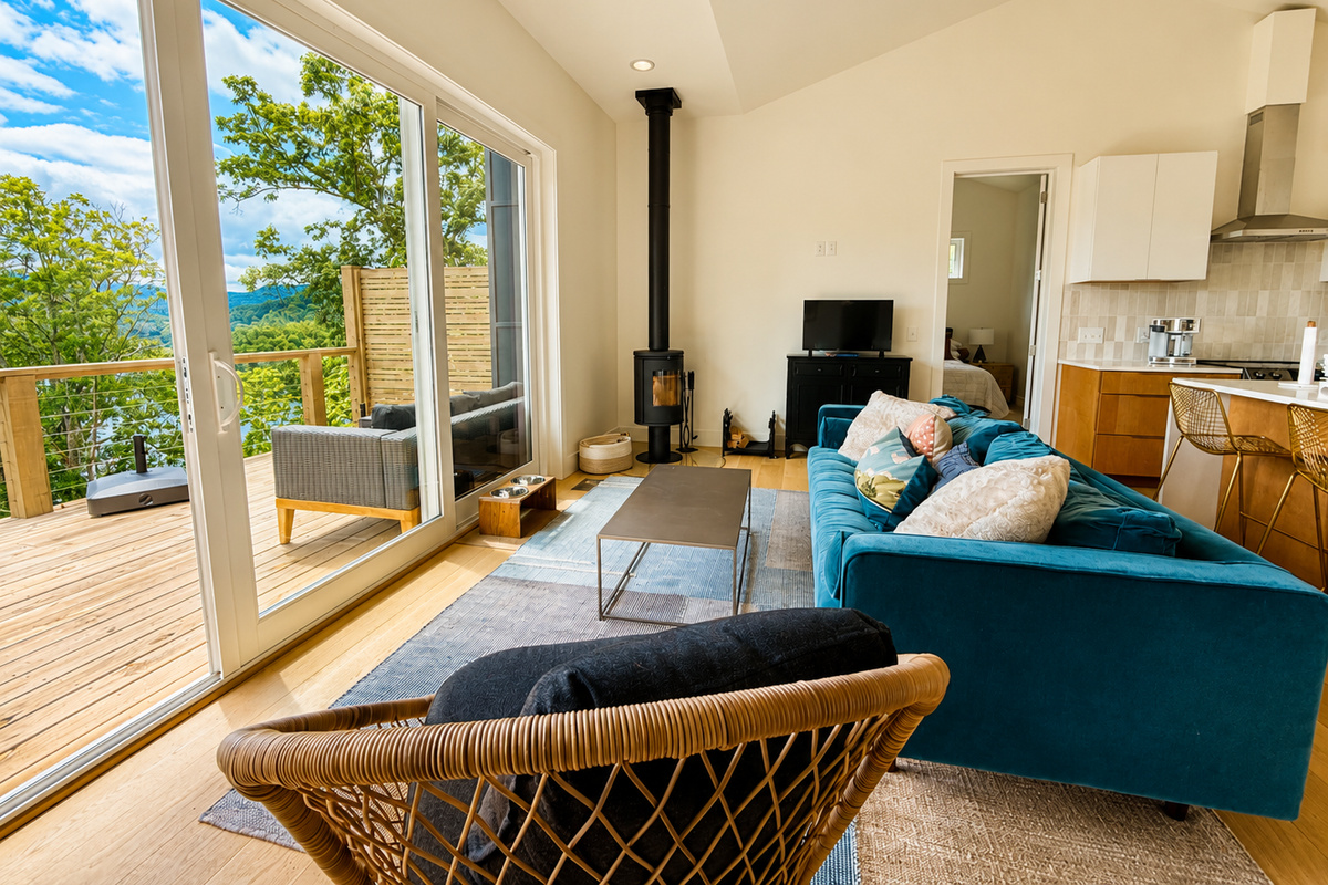 Where lake views become the backdrop to every moment.
Gather around the fireplace, curl up on the sofa, or slide open the doors and let the mountain air in. At Hidden Point House, the view is always part of the experience.