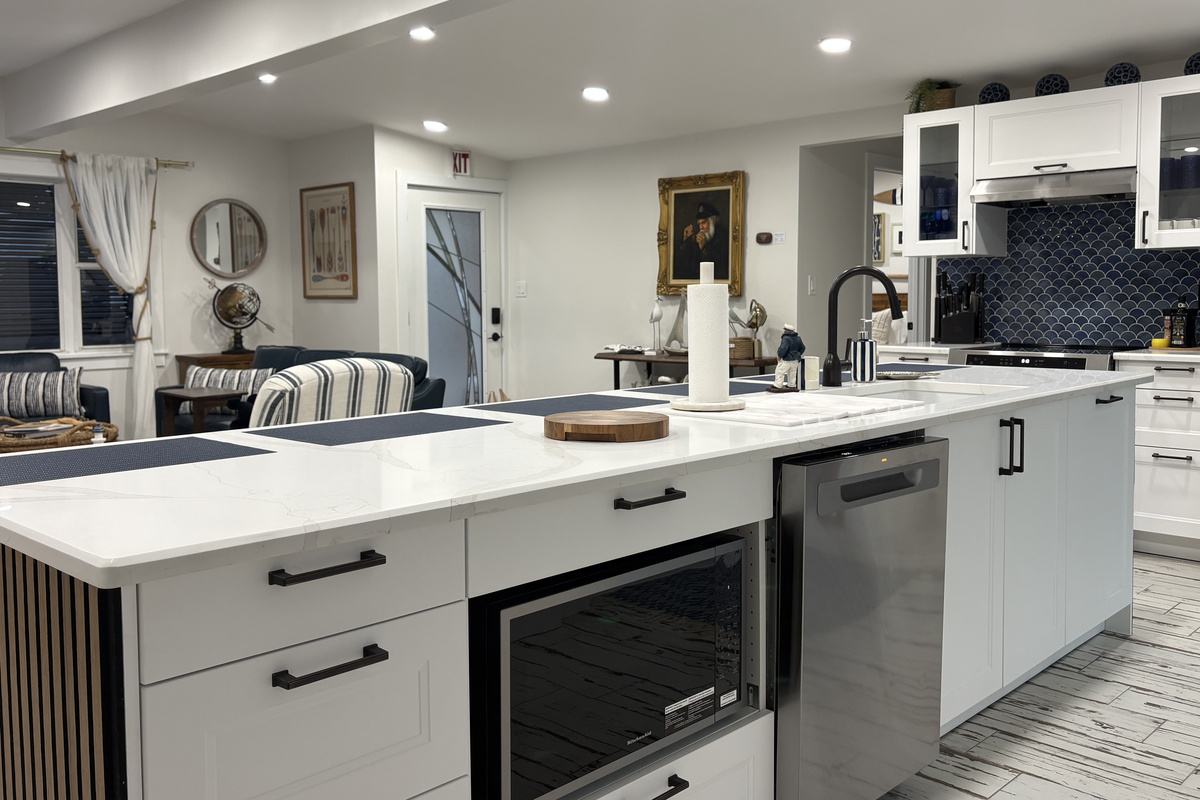 Fully stocked kitchen that opens up to the living room 