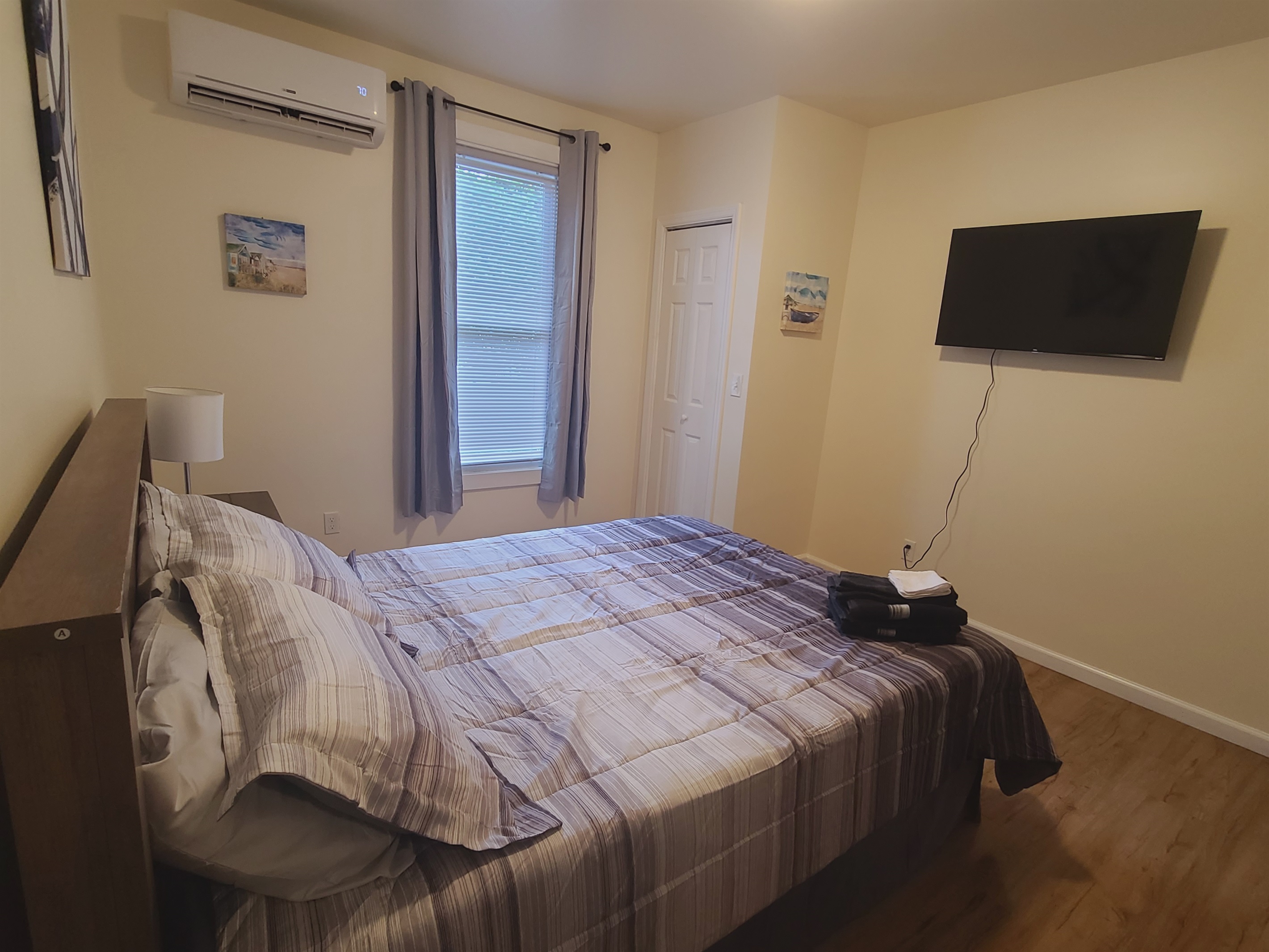 Queen bedroom 1