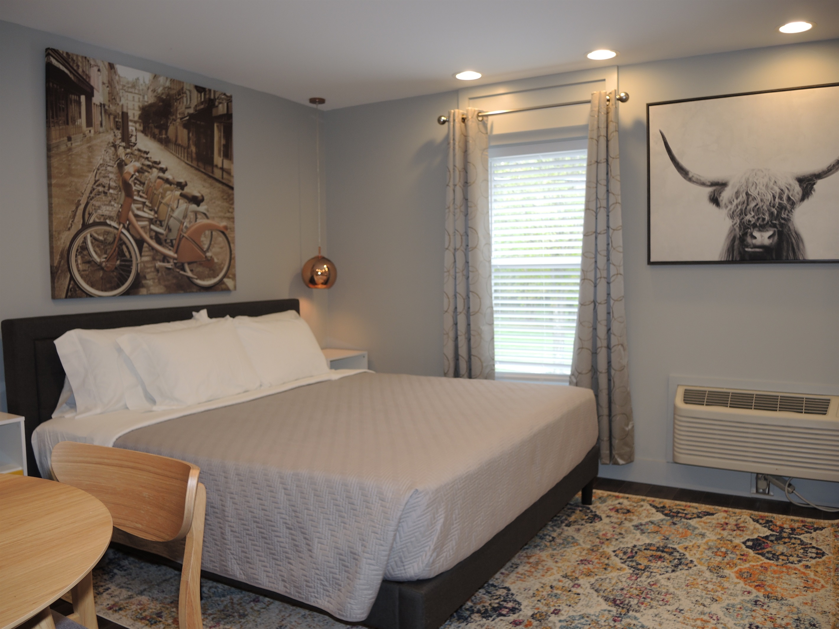 Creamery Apt 11 King bed