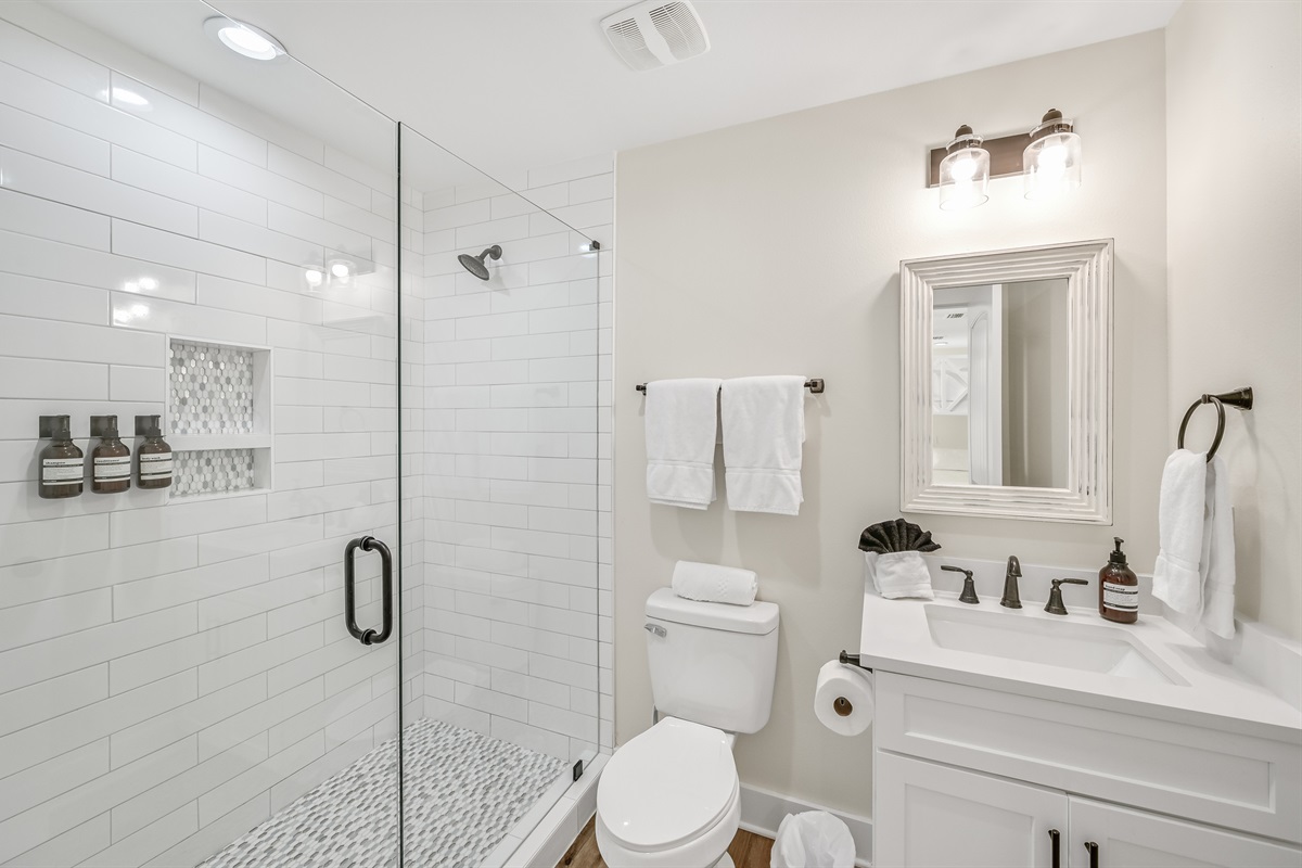 Queen Bunk Room: Bedroom #8: Private Bathroom (third floor)