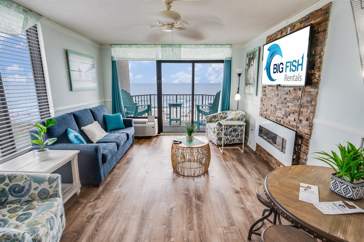 Amazing Living Room with Stunning Views🌊☀️