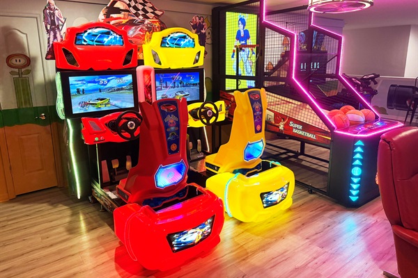 Play Outrun Car Racing And Street Basketball Arcade Games (FREE To Play!)